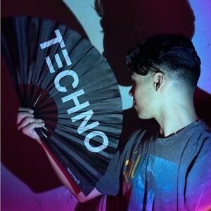 Techno hand fan